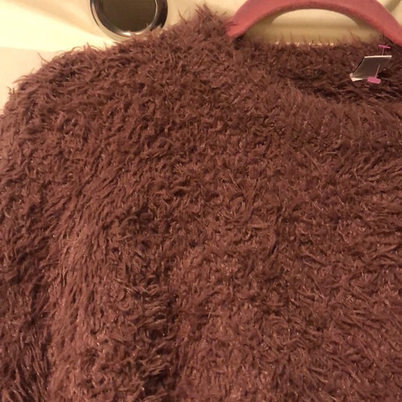 Twik Fuzzy sweater size Medium - Picture 3 of 6